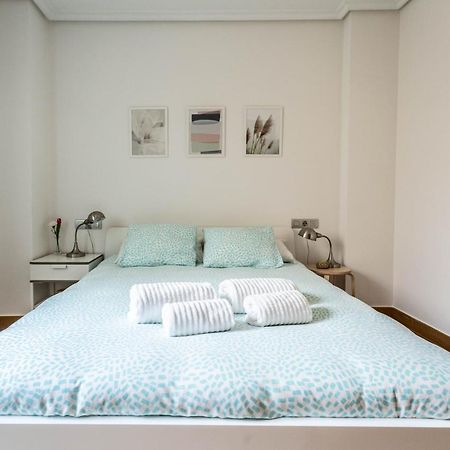 Apartamento En Primera Linea De Playa Riazor A Coruna Bagian luar foto